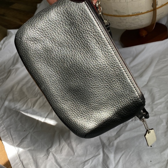 Coach wristlet - Picture 5 of 6